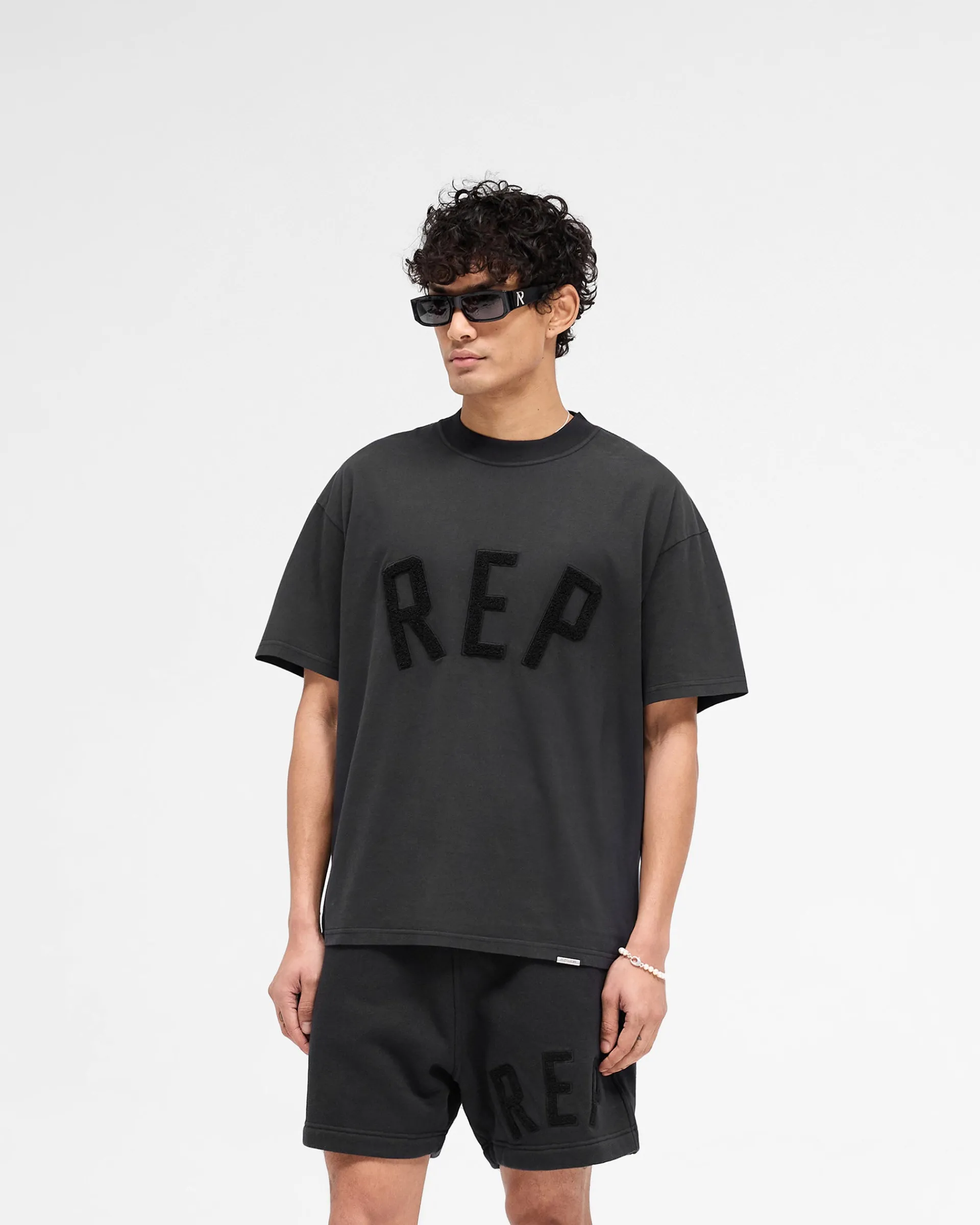 Represent Rep Applique T-Shirt - Off Black> T-Shirts