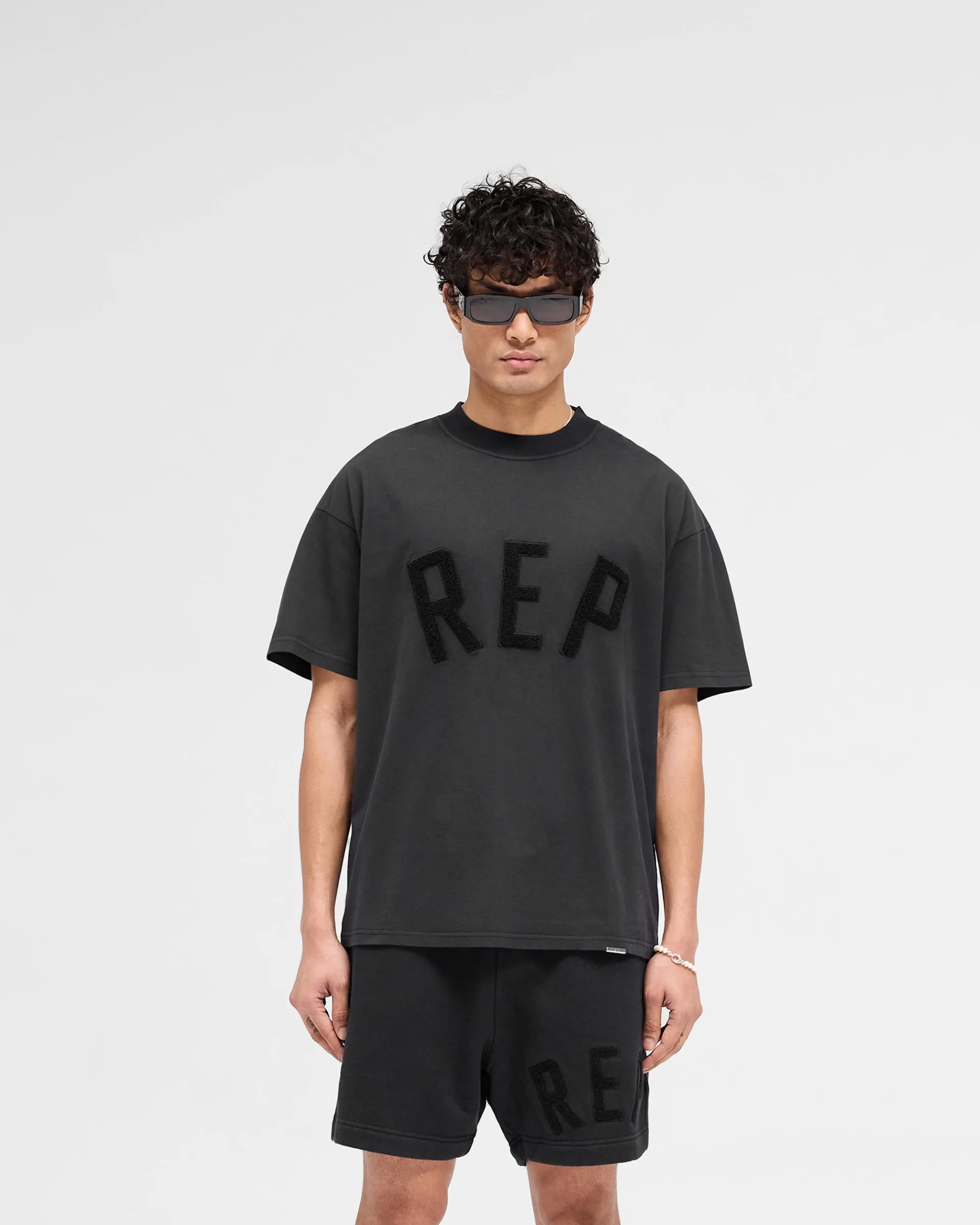 Represent Rep Applique T-Shirt - Off Black> T-Shirts