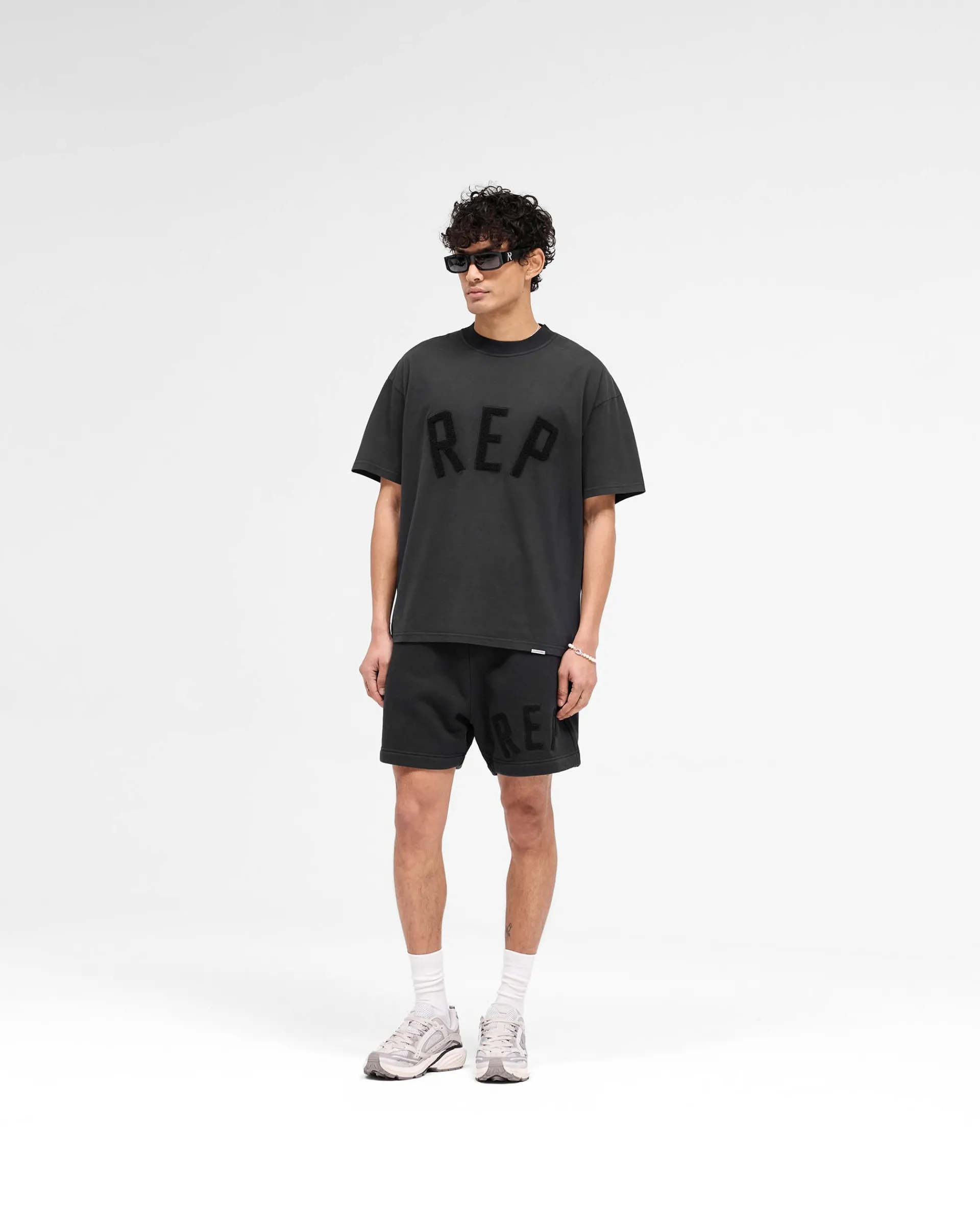 Represent Rep Applique T-Shirt - Off Black> T-Shirts